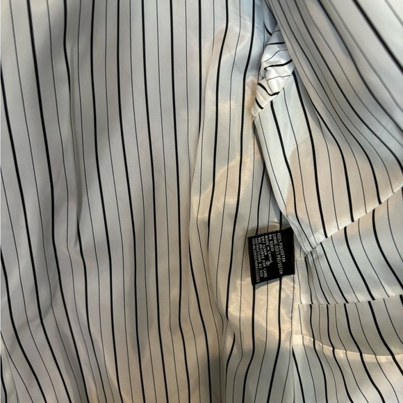 Kasper NWOT Black Fully Lined Blazer With Mid Length Sleeves - Picture 4 of 7